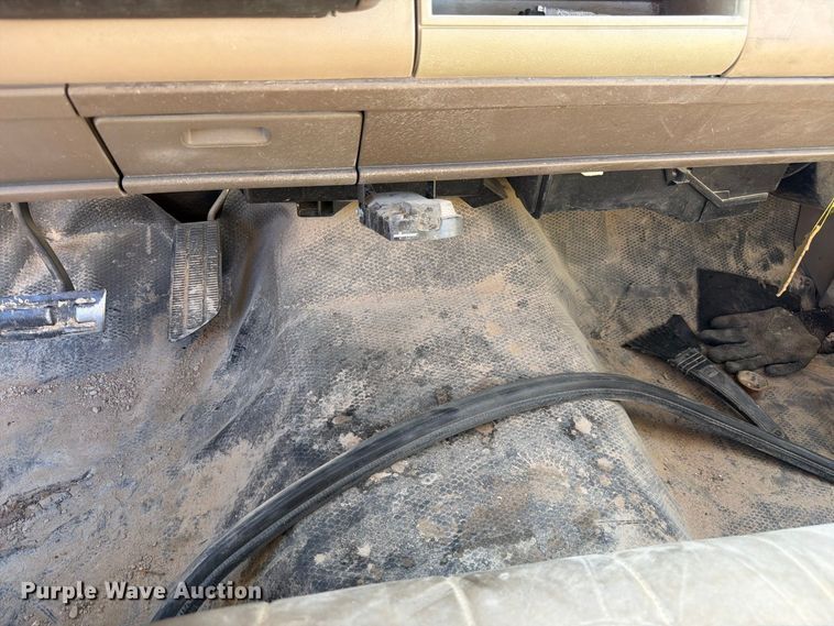 image for item FM7680 1991 GMC 3500 flatbed pickup truck