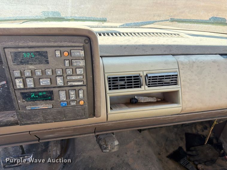 image for item FM7680 1991 GMC 3500 flatbed pickup truck