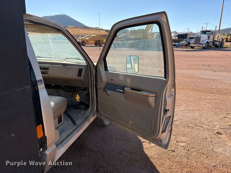 image for item FM7680 1991 GMC 3500 flatbed pickup truck