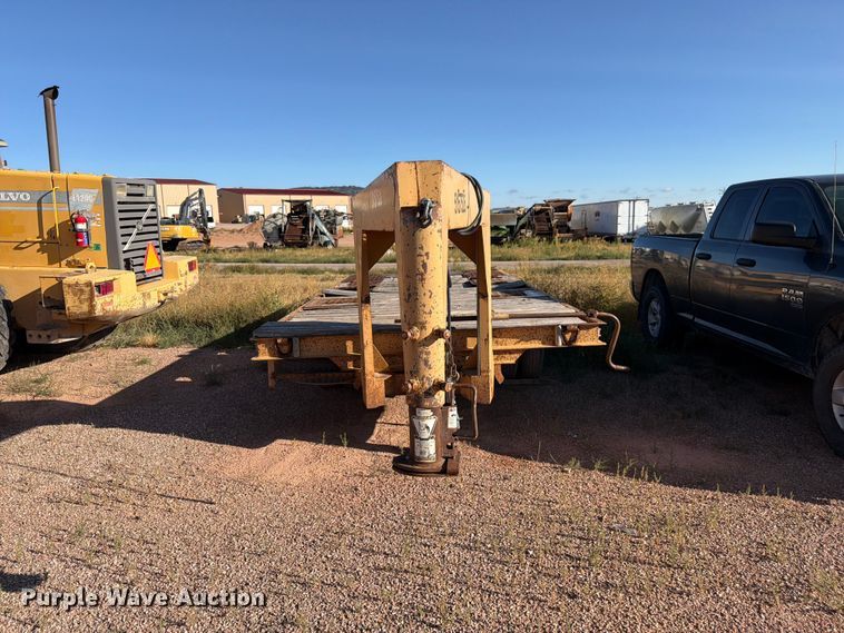 image for item FM7682 1975 Miller flatbed trailer