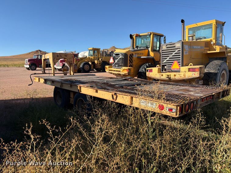 image for item FM7682 1975 Miller flatbed trailer