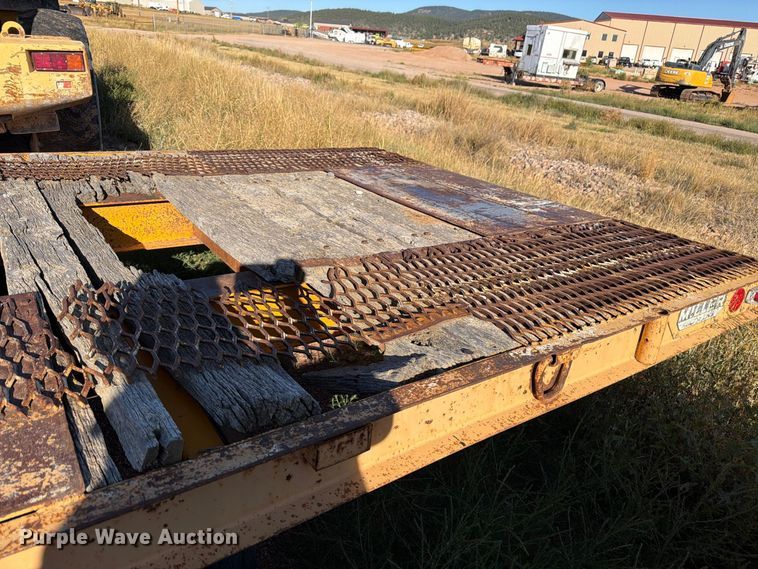image for item FM7682 1975 Miller flatbed trailer
