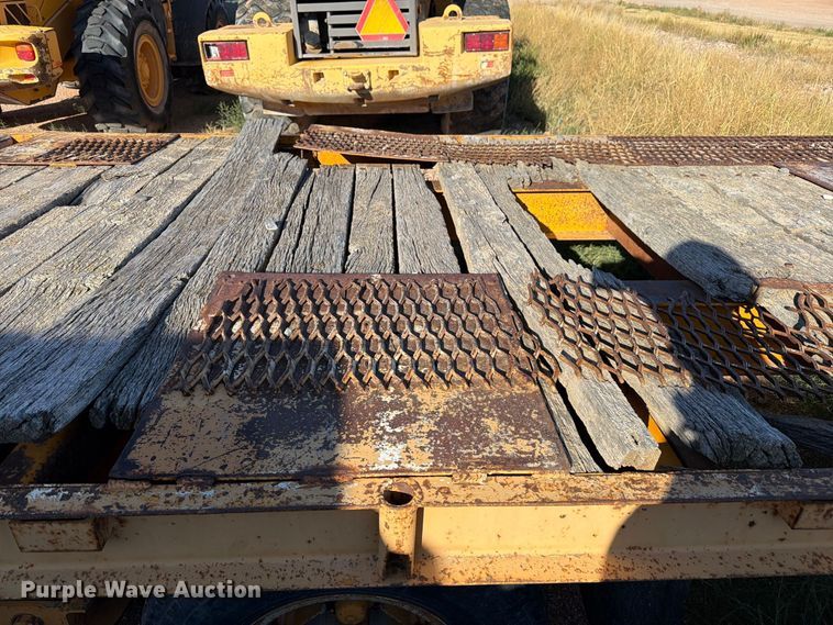image for item FM7682 1975 Miller flatbed trailer