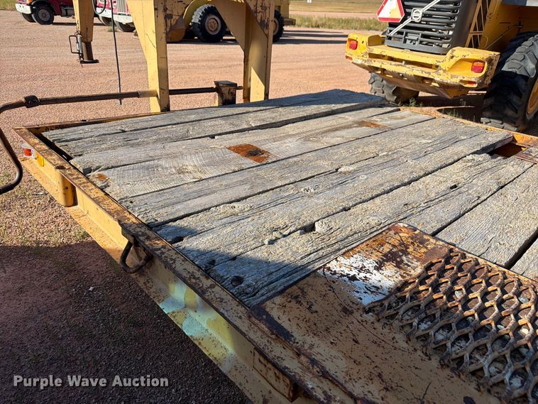 image for item FM7682 1975 Miller flatbed trailer