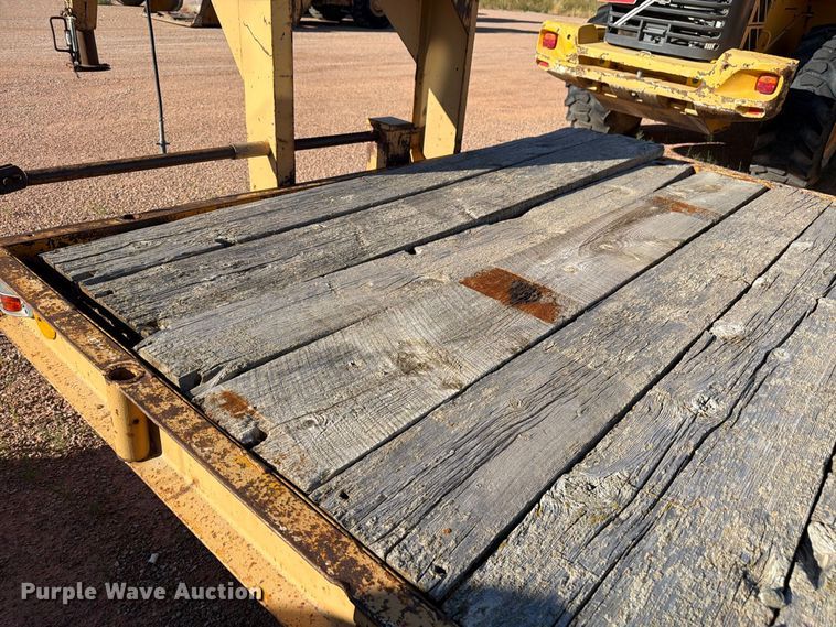 image for item FM7682 1975 Miller flatbed trailer