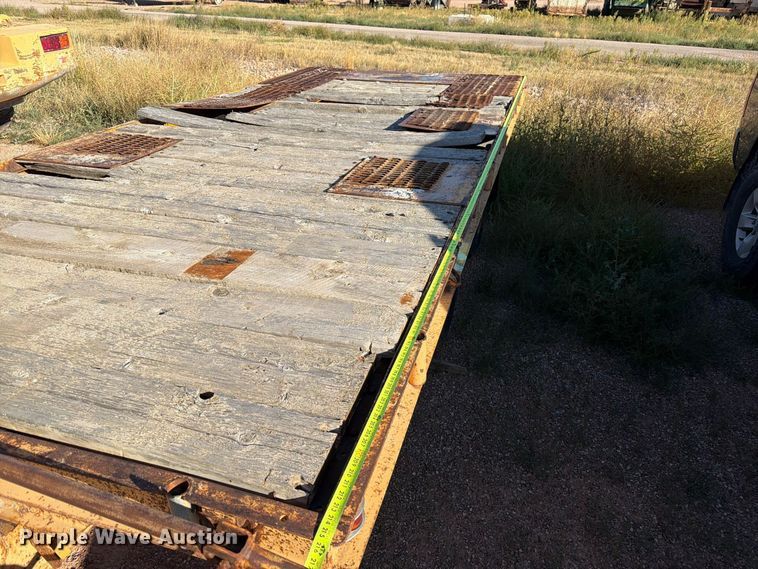 image for item FM7682 1975 Miller flatbed trailer
