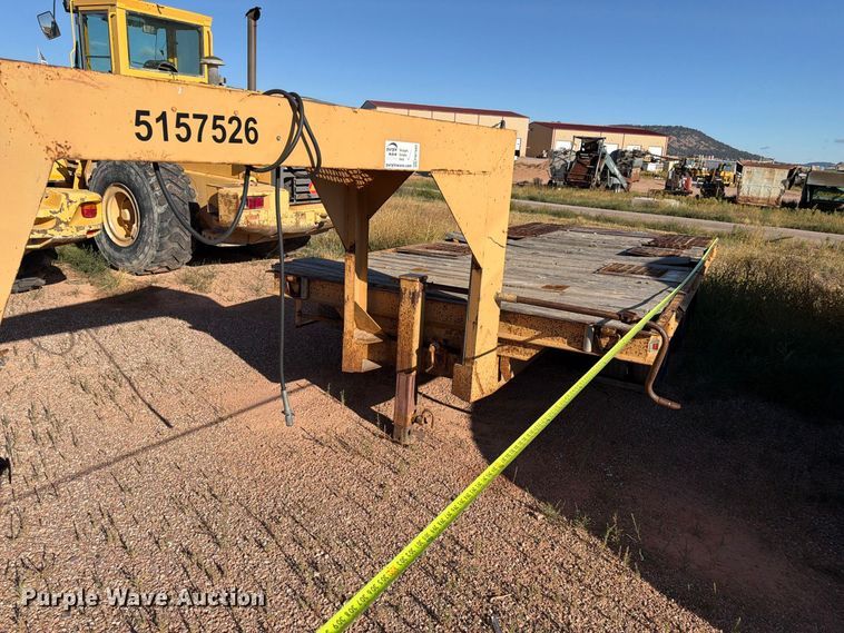 image for item FM7682 1975 Miller flatbed trailer