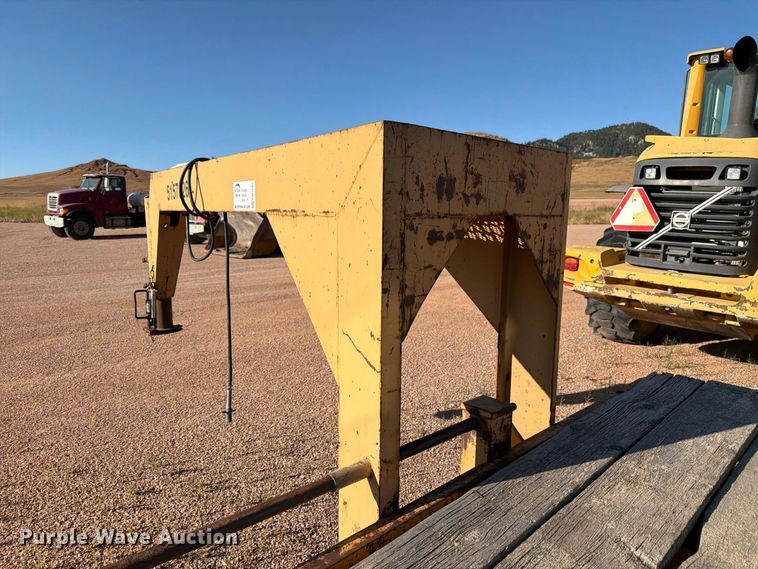 image for item FM7682 1975 Miller flatbed trailer
