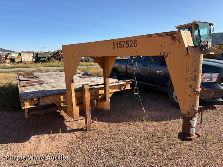 image for item FM7682 1975 Miller flatbed trailer