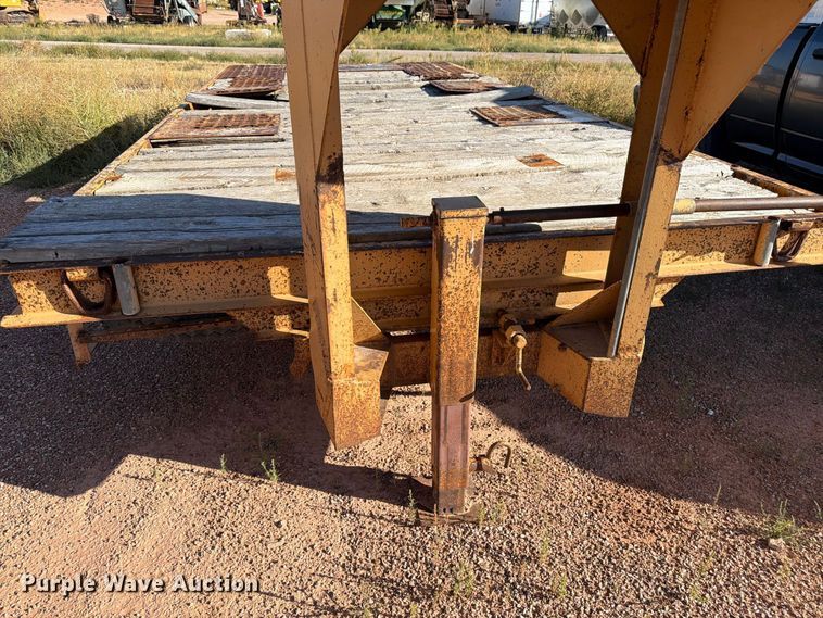 image for item FM7682 1975 Miller flatbed trailer