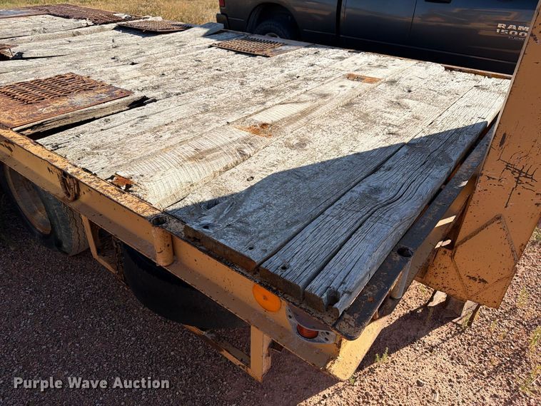 image for item FM7682 1975 Miller flatbed trailer