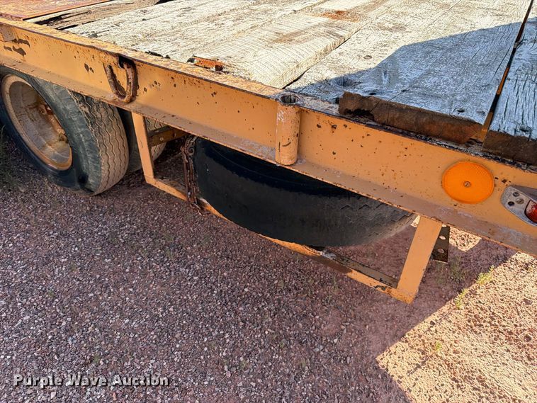 image for item FM7682 1975 Miller flatbed trailer
