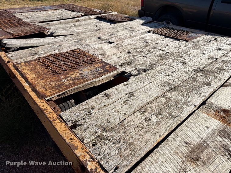 image for item FM7682 1975 Miller flatbed trailer