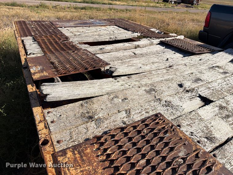 image for item FM7682 1975 Miller flatbed trailer