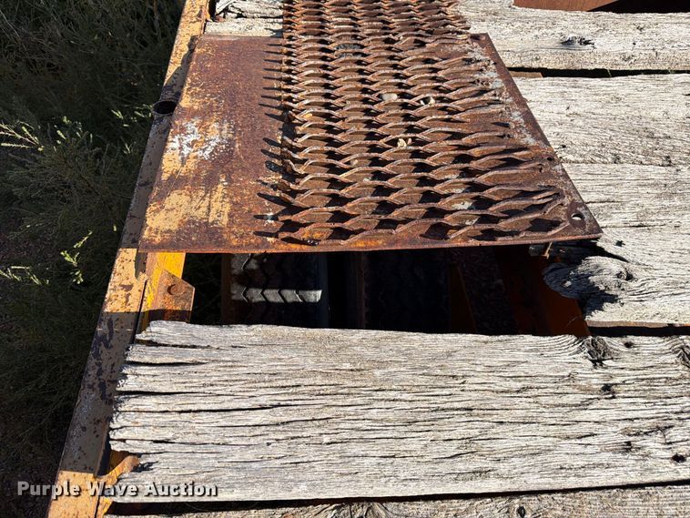 image for item FM7682 1975 Miller flatbed trailer