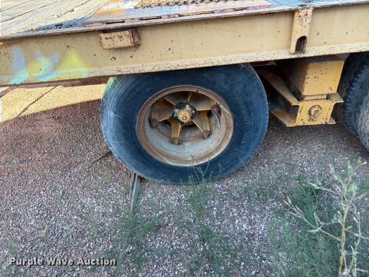 image for item FM7682 1975 Miller flatbed trailer
