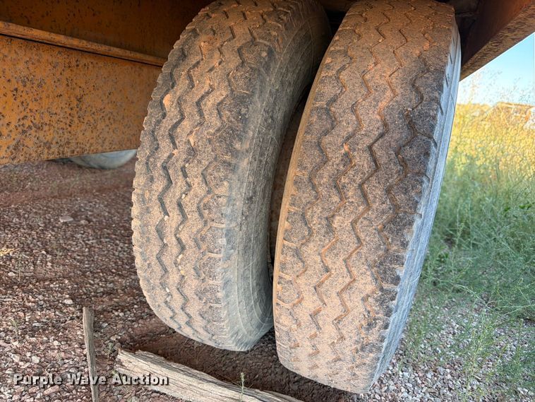 image for item FM7682 1975 Miller flatbed trailer