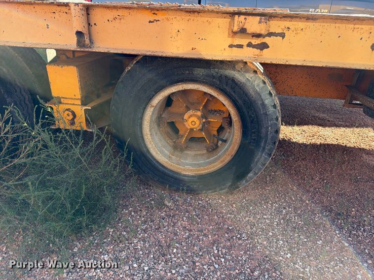 image for item FM7682 1975 Miller flatbed trailer