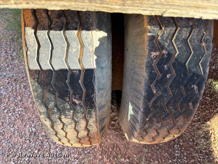 image for item FM7682 1975 Miller flatbed trailer