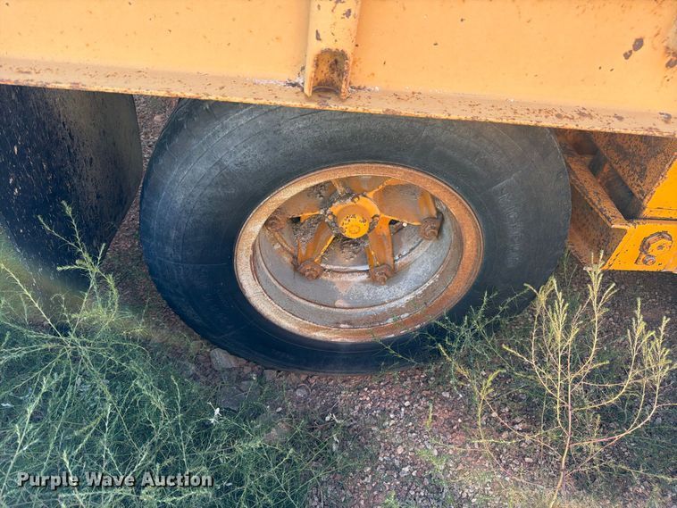 image for item FM7682 1975 Miller flatbed trailer