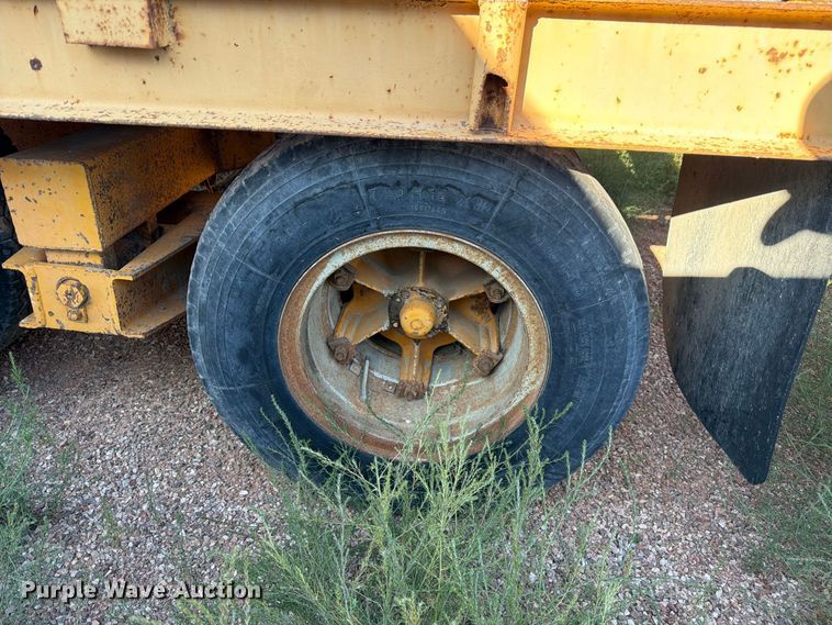 image for item FM7682 1975 Miller flatbed trailer