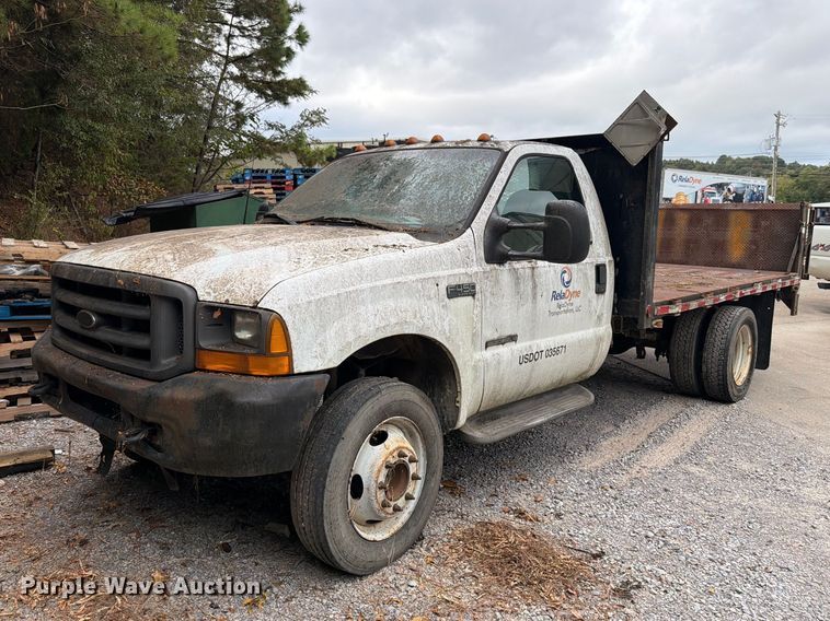2001 Ford F450 Super Duty flatbed truck