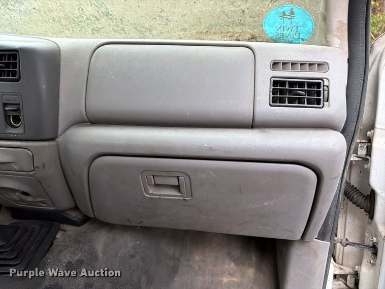 image for item FN2038 2001 Ford F450 Super Duty flatbed truck