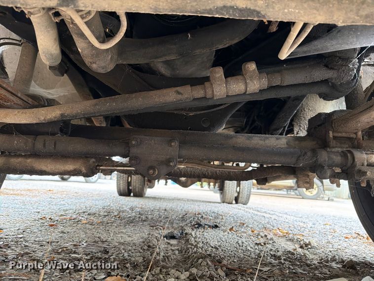 image for item FN2038 2001 Ford F450 Super Duty flatbed truck