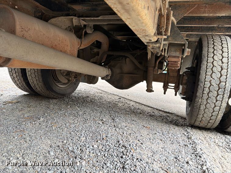 image for item FN2038 2001 Ford F450 Super Duty flatbed truck