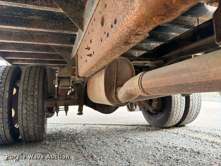 image for item FN2038 2001 Ford F450 Super Duty flatbed truck