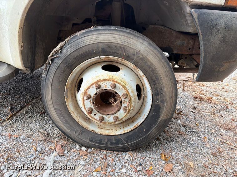 image for item FN2038 2001 Ford F450 Super Duty flatbed truck