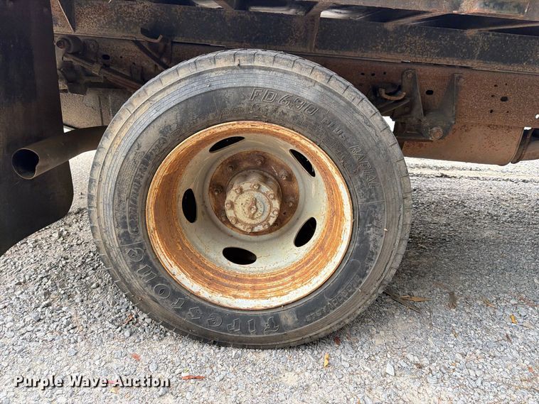 image for item FN2038 2001 Ford F450 Super Duty flatbed truck