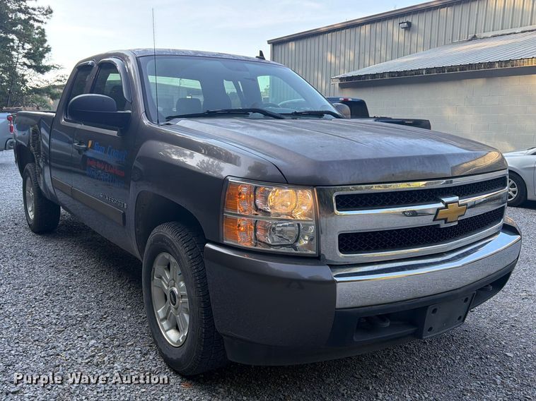 image for item FN2052 2008 Chevrolet Silverado 1500 Ext. Cab pickup truck