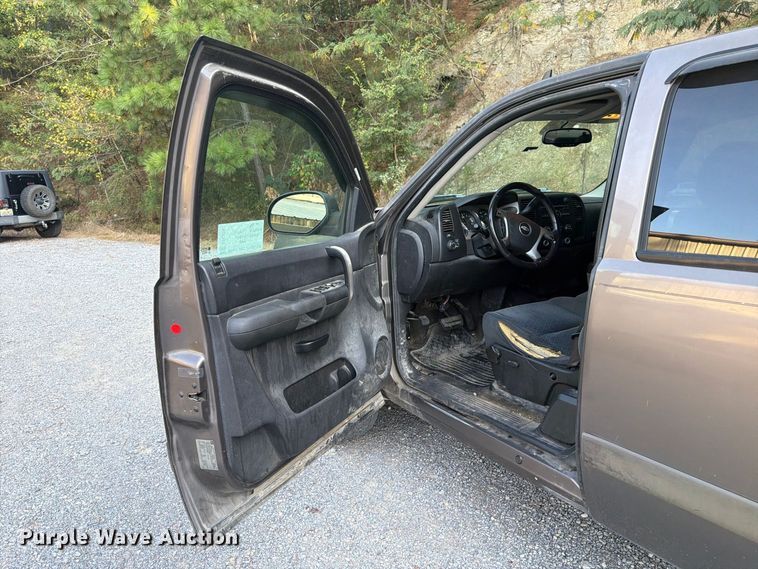 image for item FN2052 2008 Chevrolet Silverado 1500 Ext. Cab pickup truck