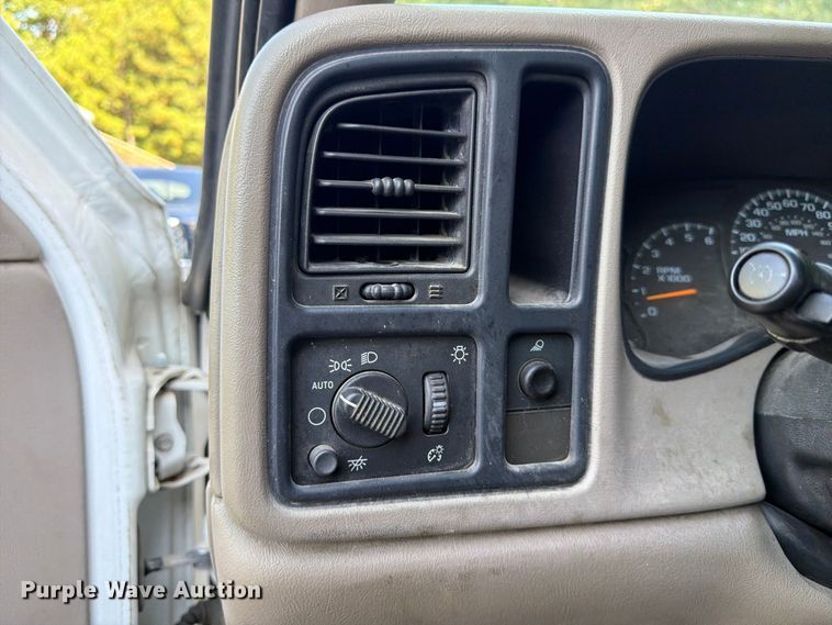 image for item FN2053 2006 GMC Sierra 2500 HD pickup truck