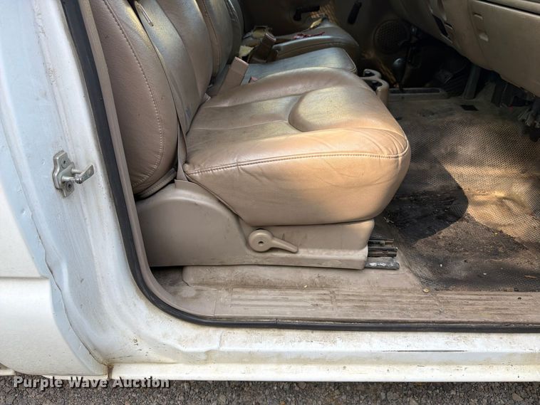 image for item FN2053 2006 GMC Sierra 2500 HD pickup truck