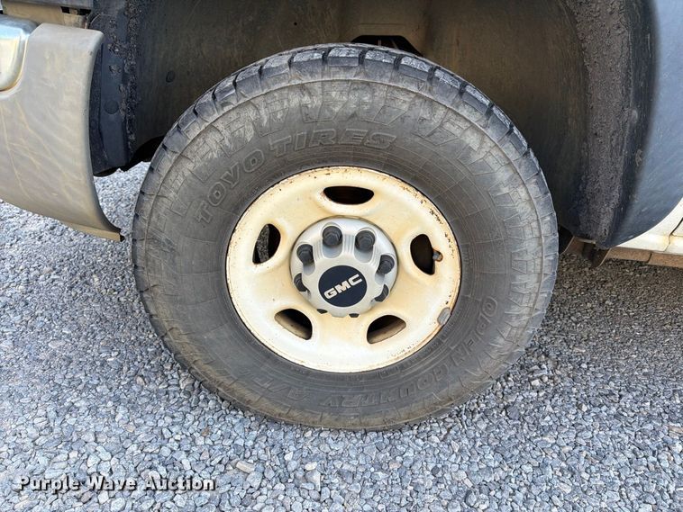 image for item FN2053 2006 GMC Sierra 2500 HD pickup truck
