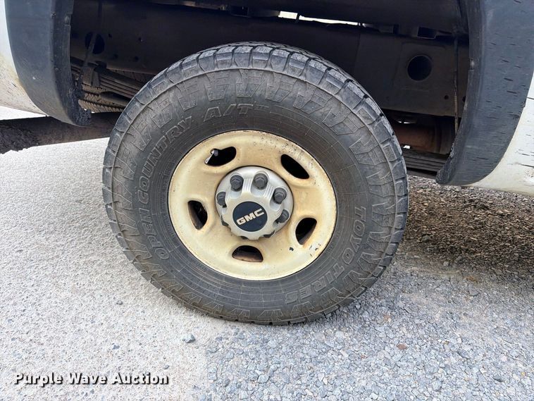 image for item FN2053 2006 GMC Sierra 2500 HD pickup truck
