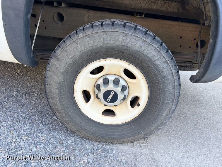 image for item FN2053 2006 GMC Sierra 2500 HD pickup truck