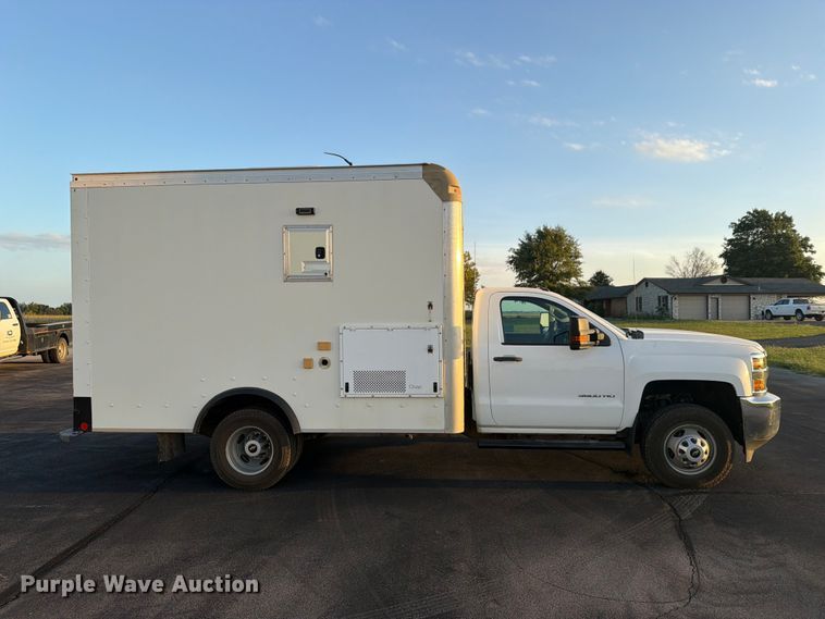 image for item FN2598 2016 Chevrolet Silverado 3500HD fiber optic splicing truck 