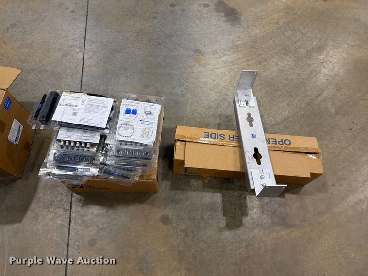 image for item FN2598 2016 Chevrolet Silverado 3500HD fiber optic splicing truck 