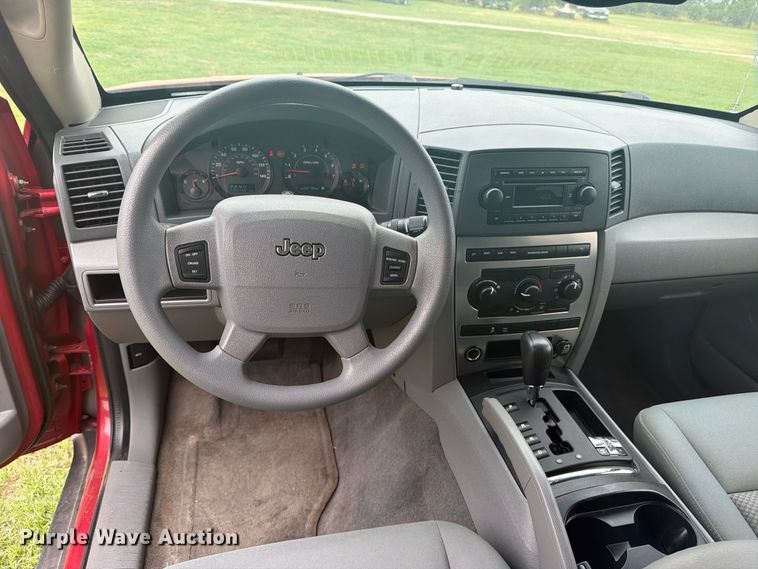 image for item FN2607 2005 Jeep Grand Cherokee Laredo SUV