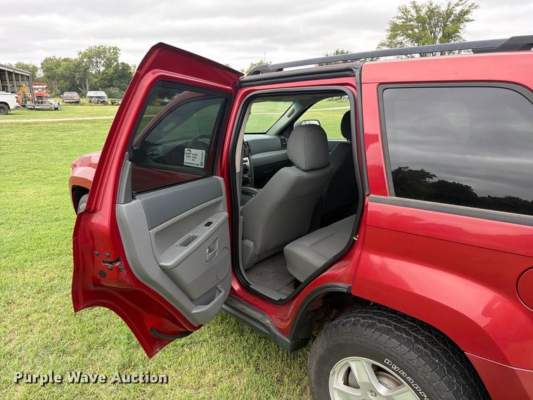 image for item FN2607 2005 Jeep Grand Cherokee Laredo SUV