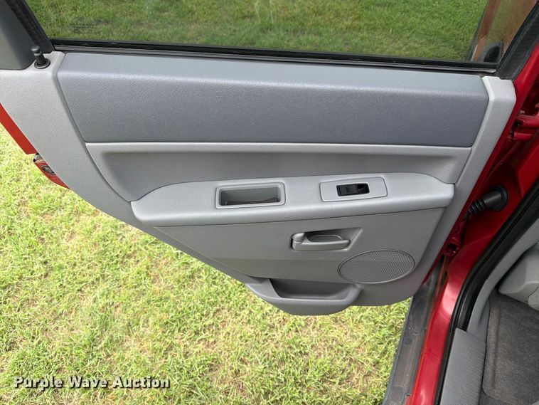 image for item FN2607 2005 Jeep Grand Cherokee Laredo SUV