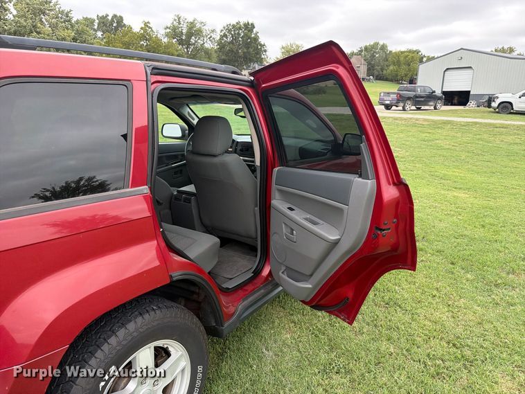image for item FN2607 2005 Jeep Grand Cherokee Laredo SUV
