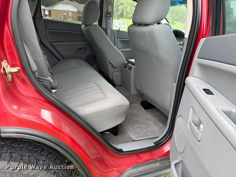 image for item FN2607 2005 Jeep Grand Cherokee Laredo SUV