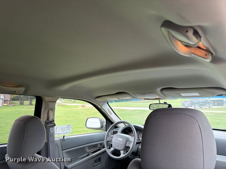 image for item FN2607 2005 Jeep Grand Cherokee Laredo SUV