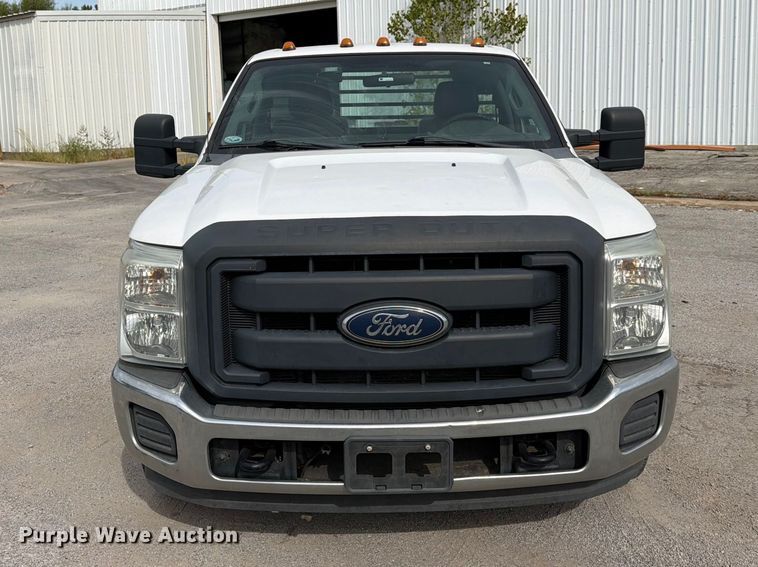 image for item FN2610 2012 Ford F350 Super Duty flatbed pickup truck