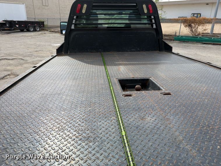 image for item FN2610 2012 Ford F350 Super Duty flatbed pickup truck