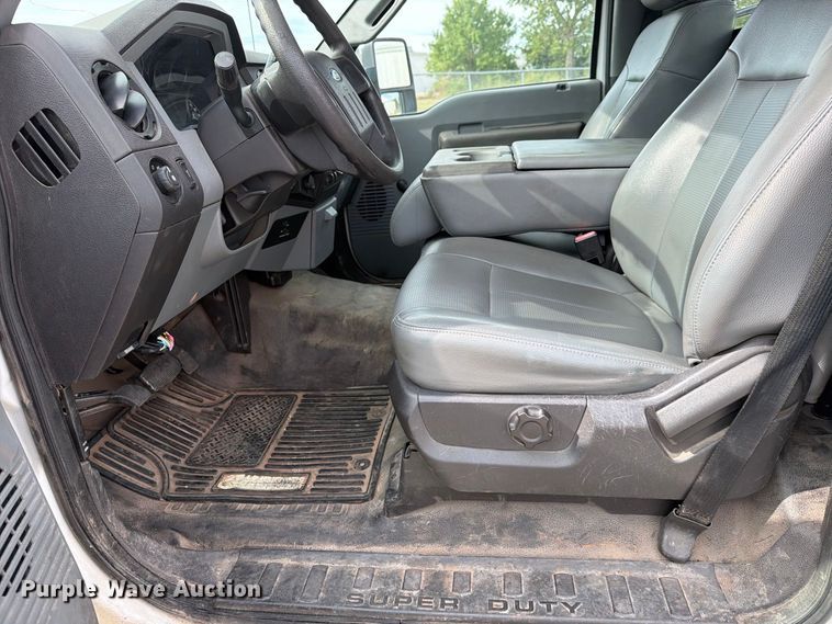 image for item FN2610 2012 Ford F350 Super Duty flatbed pickup truck